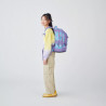 SATCH Schulrucksack pack 80s Dance Vorderansicht Mädchen von der Seite