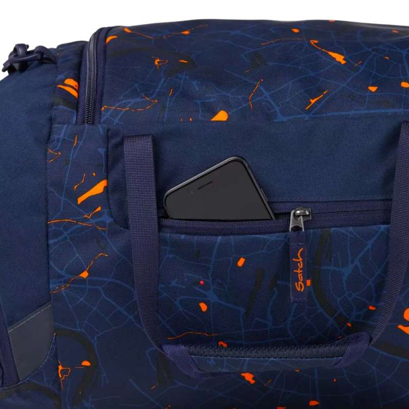SATCH Sporttasche - in verschiedenen Farben - Urban Journey nah Handy