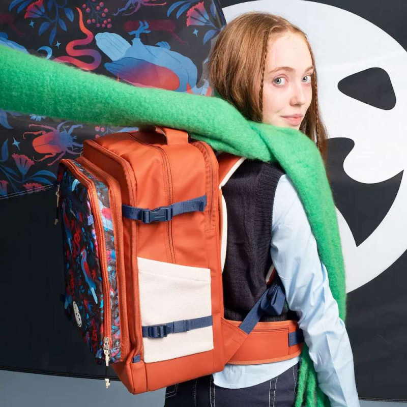 KATTBJÖRN Schulrucksack Classic Mystic Nature mit Jugendlichem Mädchen