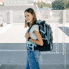 NEOXX Schulrucksack Active Pro Queen of the nite mit Kind stehend