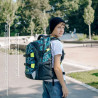 NEOXX Schulrucksack Active Pro Flash yourself Vorderseite mit Kind stehend