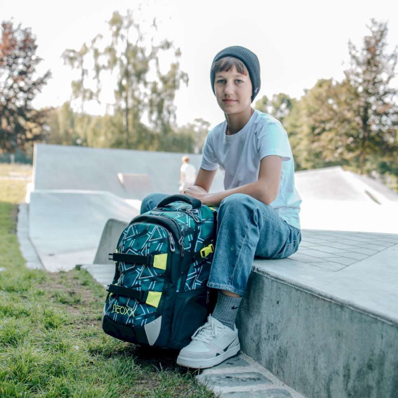 NEOXX Schulrucksack Active Pro Flash yourself mit Kind sitzend