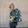 NEOXX Schulrucksack Active Pro  BOOM! mit Kind stehend