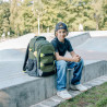 NEOXX Schulrucksack Active Pro All about Neon mit Kind sitzend