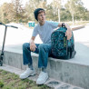 NEOXX Schulrucksack Flow Flash yourself mit Kind sitzend