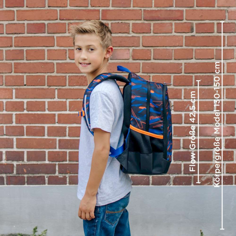 NEOXX Schulrucksack Flow Streetlight Runner mit Kind seitlich