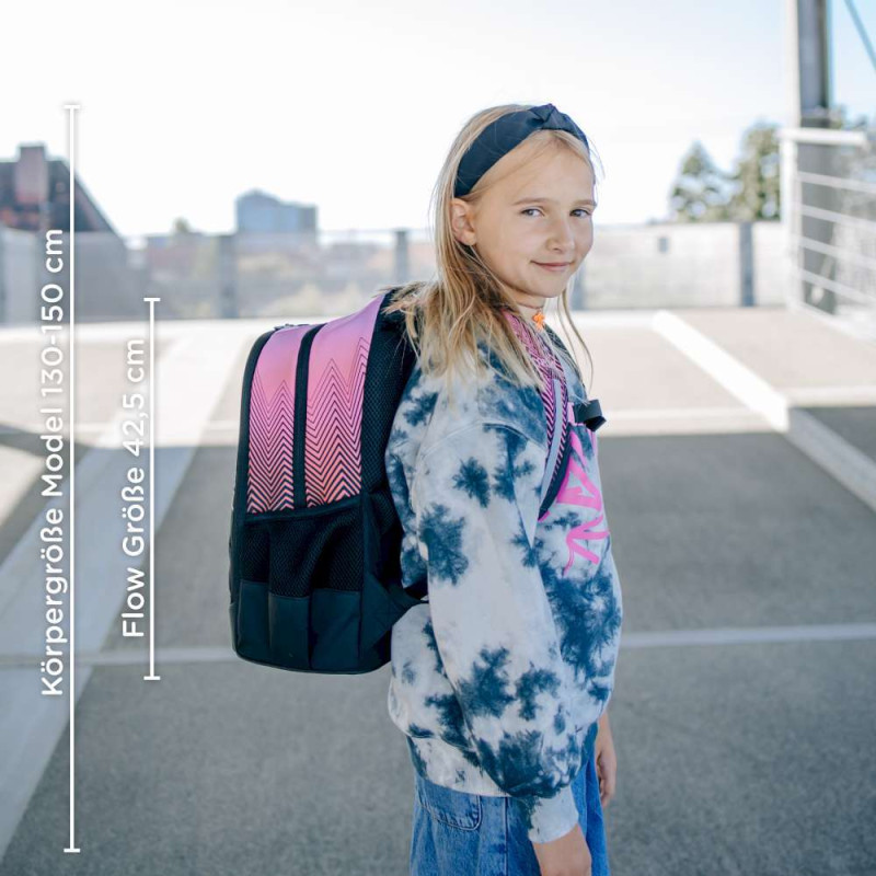 NEOXX Schulrucksack Flow Sweet like sunset mit Kind seitlich