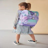 BELMIL Schulranzen COMFY PLUS Set 5 tlg - Serenity Kind mit Schulranzen Rückansicht
