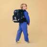 ERGOBAG Schulranzen Set 6 tlg CUBO LIGHT - KoBärnikus Kind mit Schulranzen Rückansicht