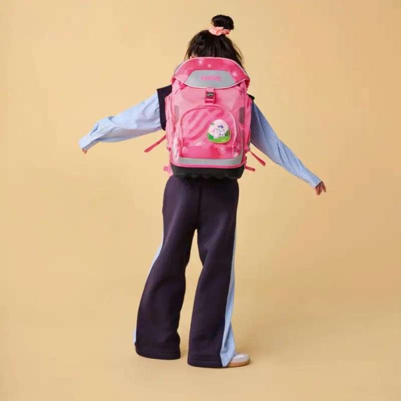 ERGOBAG Schulrucksack Set 6 tlg PACK - KuntBärbuntes Einhorn Kind mit Schulranzen Rückansicht