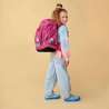 ERGOBAG Schulrucksack Set 6 tlg MAXI - SternenzauBär Kind mit Schulranzen Rückansicht