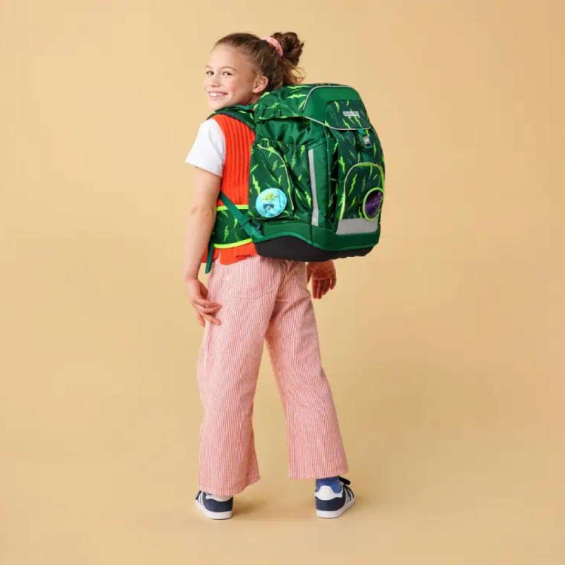 ERGOBAG Schulrucksack Set 6 tlg MAXI - Bärtastisch Kind mit Schulranzen Rückansicht