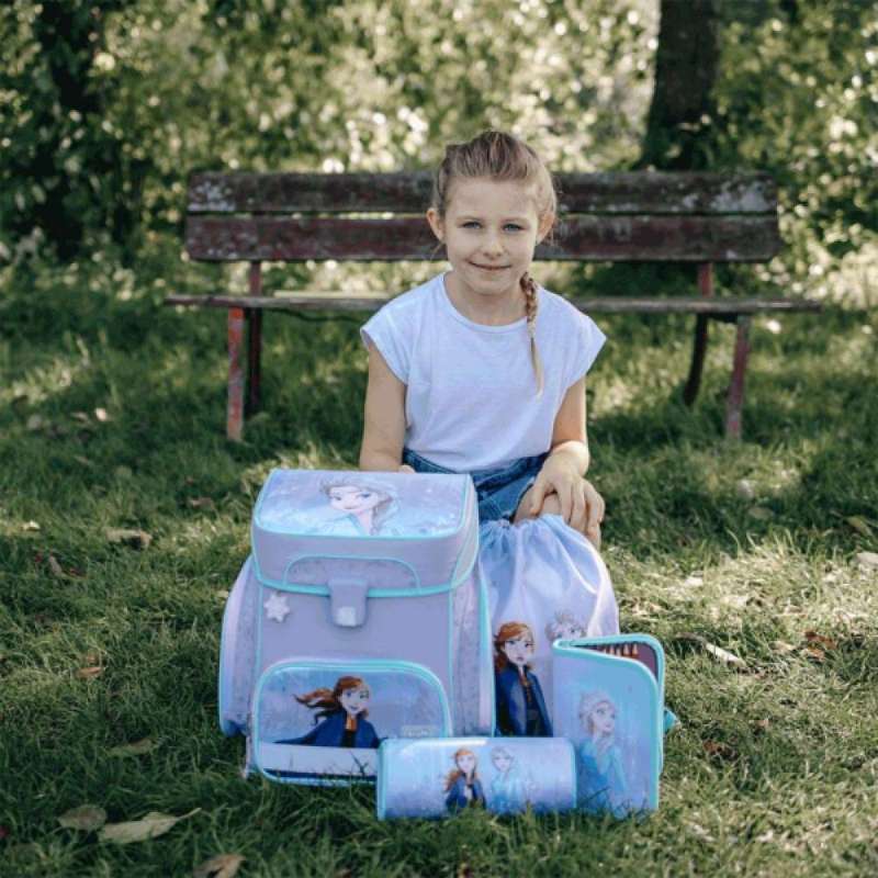 SCOOLI Schulranzen Set EasyFit 5 tlg - Frozen Kind mit Schulranzen sitzend
