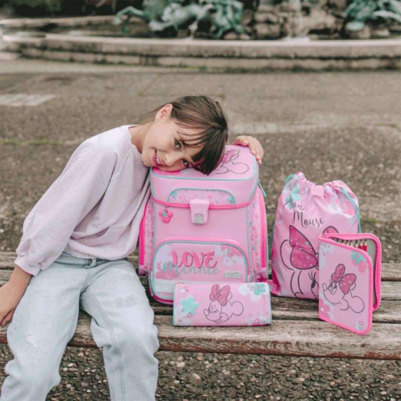 SCOOLI Schulranzen Set EasyFit 5 tlg - Minnie Mouse Kind mit Schulranzen sitzend