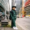 CHILDREN URBAN BASICS - Sweatshirt - Bottle Green Kind angelehnt an Straßenlaterne