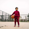 CHILDREN URBAN BASICS - Sweatshirt & Jogginghose - Kind auf dem Basketballplatz