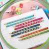 STABILO ergonomischer Bleistift EASYgraph verschiedene Farben auf dem Tisch