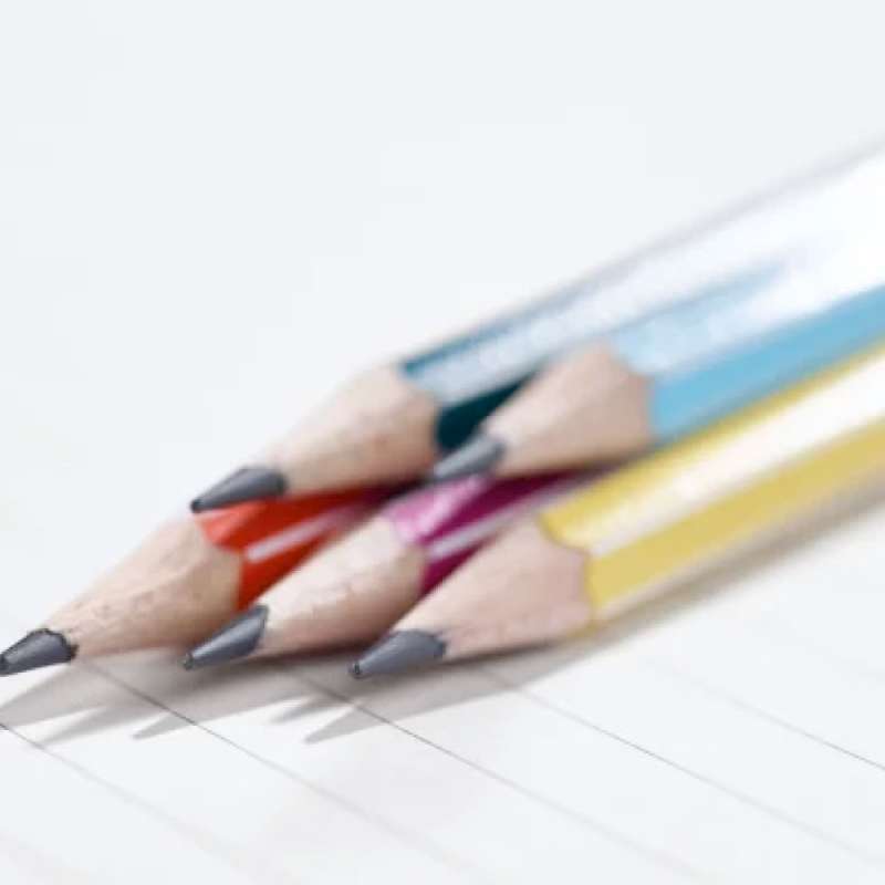 STABILO Schulbleistift pencil 160 5 Bleistifte auf Tisch