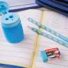 STABILO ergonomischer Bleistift EASYgraph S blau mit Spitzer auf Tisch